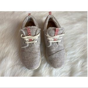 Women’s Toms Sneaker/Shoe Size 9